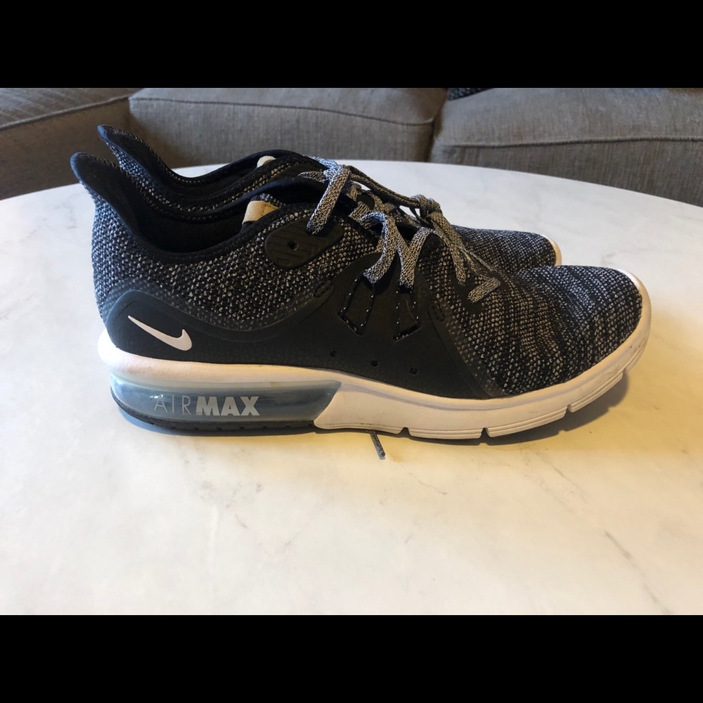Air Max - Picture 3 of 4